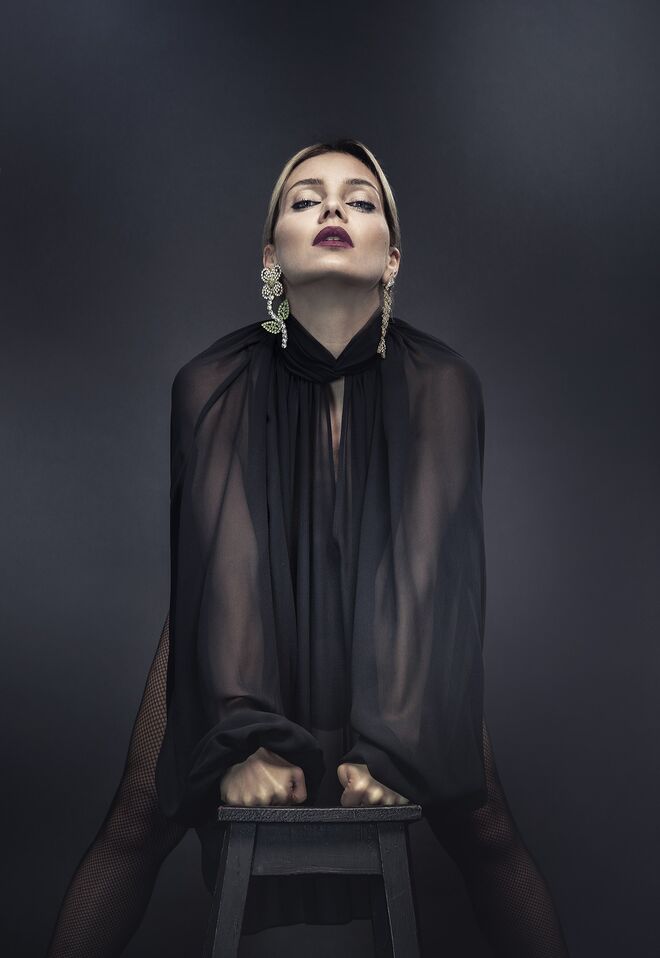 Luciana Abreu. Blusa Phaeonia na Stivali e brincos Shourouk na 21PR Store.