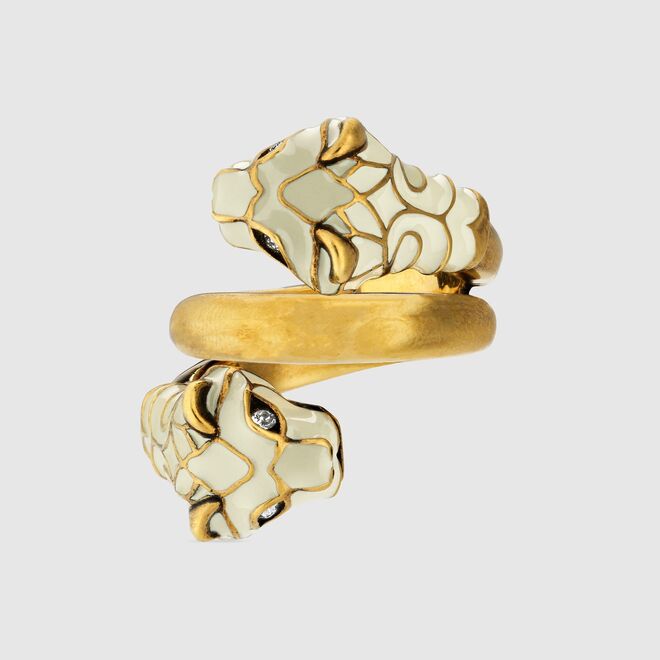 Anel em metal com esmalte e banho a ouro, €390