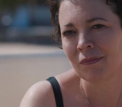 'A filha perdida', inspirado no romance de Elena Ferrante, com Olivia Colman e Dakota Johnson