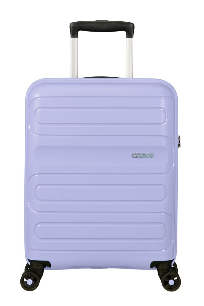 Filhos - Mala de viagem Sunside Pastel 55cm, €125, American Tourister.