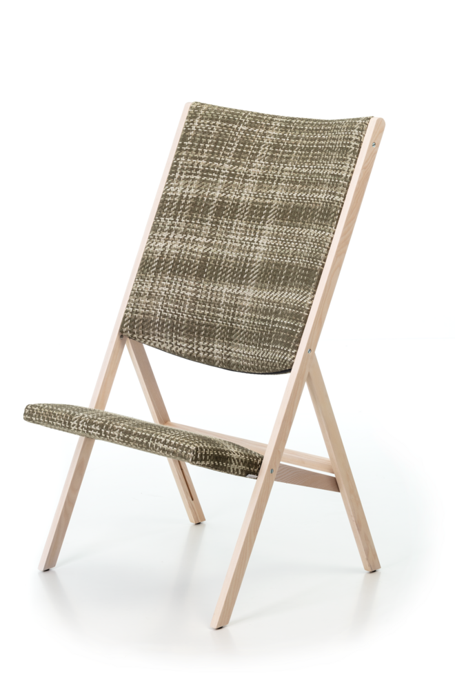 Avô - Cadeira dobrável Gabriela, desenhada em 1970 por Gio Ponti, em madeira maciça e tecido verde, €1245 na Ding Dong.