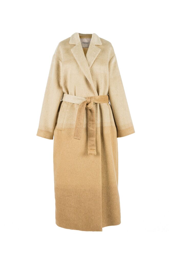 Avó - Sobretudo, €539, Twin Set.