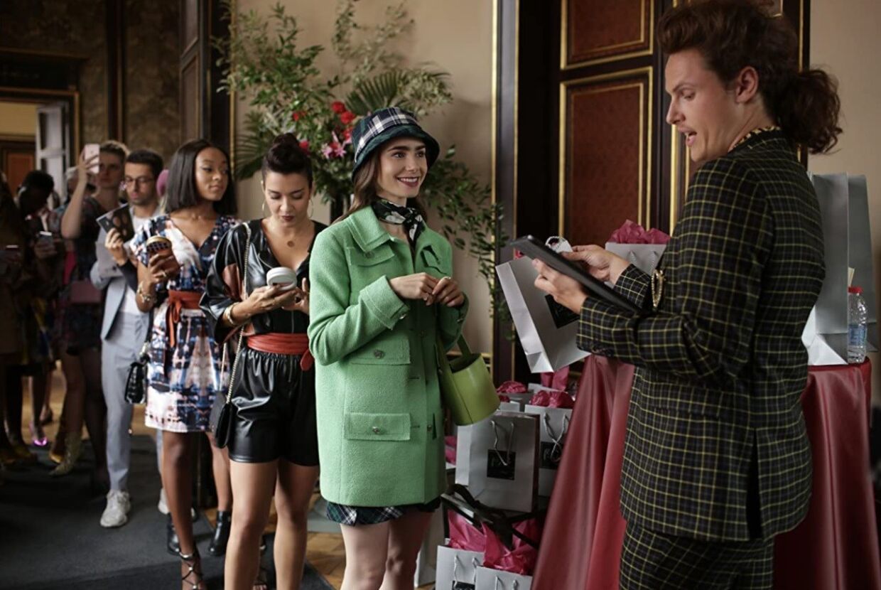 Lily Collins em 'Emily in Paris'