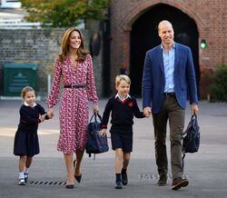 A regra peculiar que impede a princesa Charlotte de ter um melhor amigo 