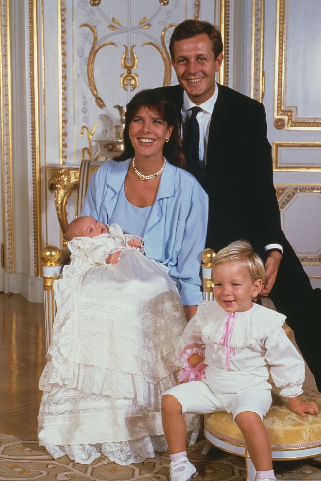 Carolina do Mónaco e Stefano Casiraghi com os filhos Andrea e Charlotte, 1986