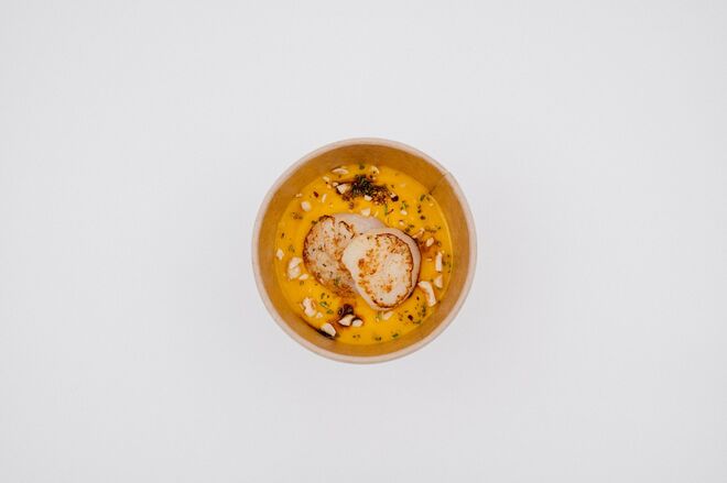 Sopa de abóbora com vieiras da Galiza.