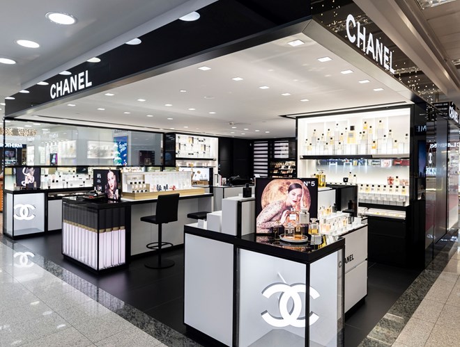 Psst Psst Abriu a primeira concept boutique de beleza da Chanel em  Portugal - Produtos - Máxima