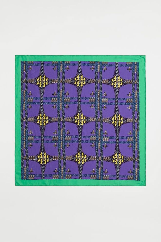 Lenço em cetim, €39,99, H&M