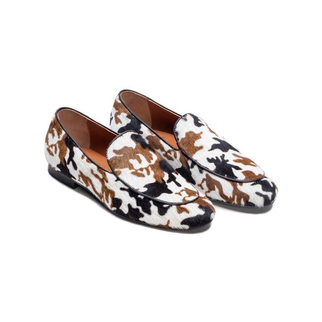 Loafers em pelo de pónei, €240, Lachoix