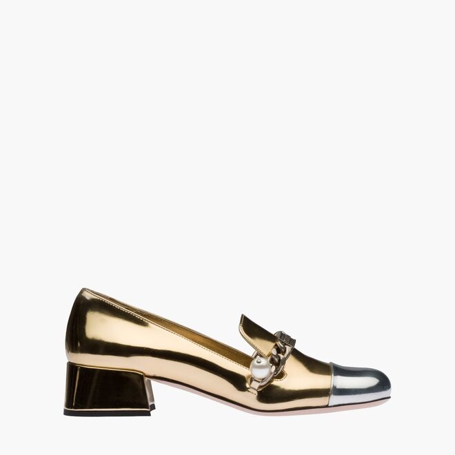 Loafers em vinil, €720, Miu Miu