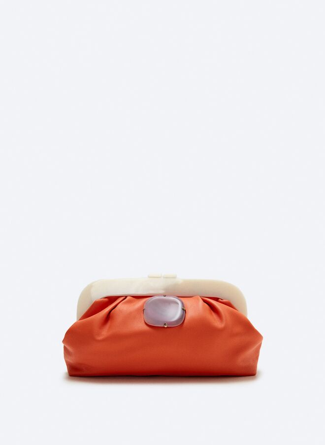 Carteira em pele, €129, Uterqüe