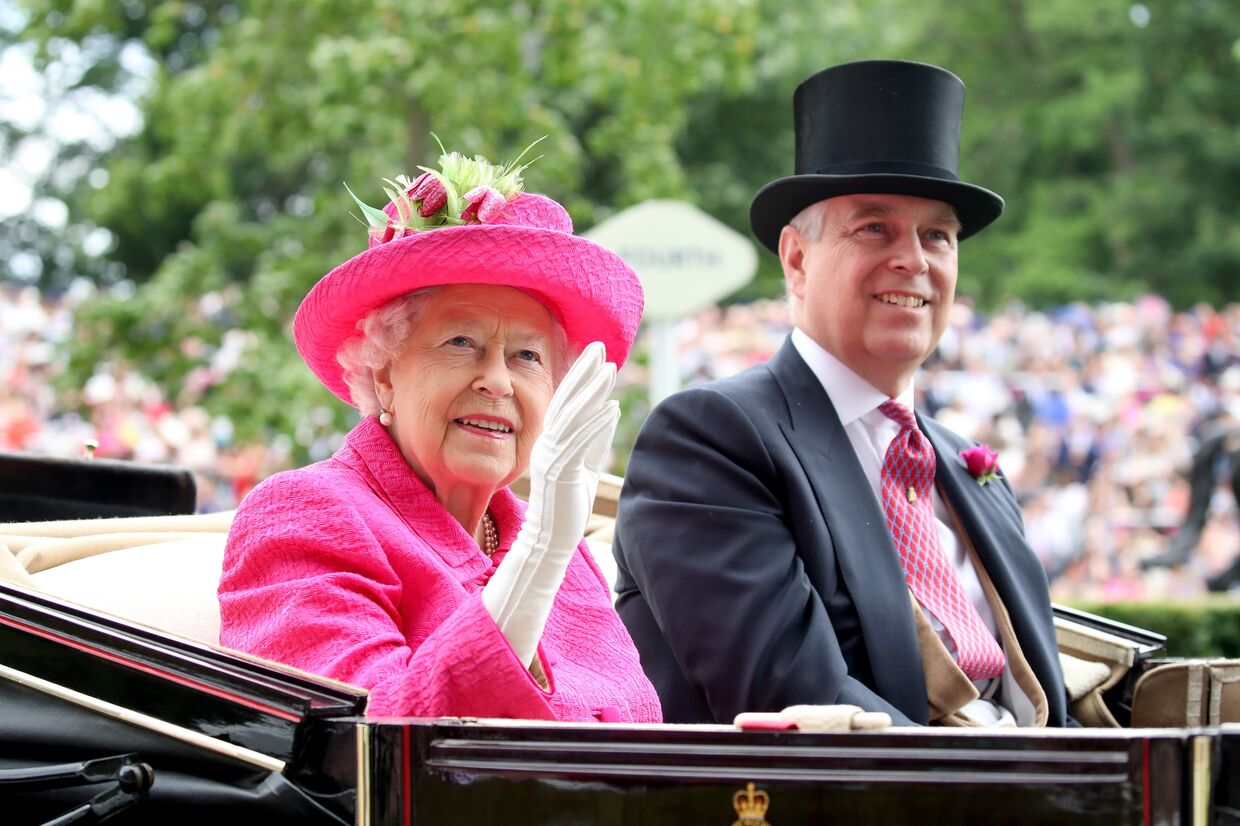 Isabel II e príncipe André no Royal Ascot 2017, Inglaterra