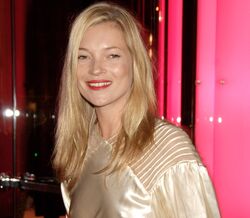 A versão low-cost do icónico vestido Dior de Kate Moss