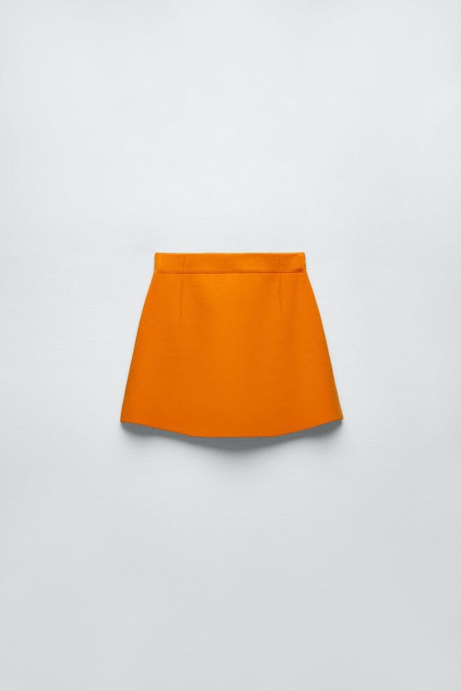 em viscose, €22,95, Zara