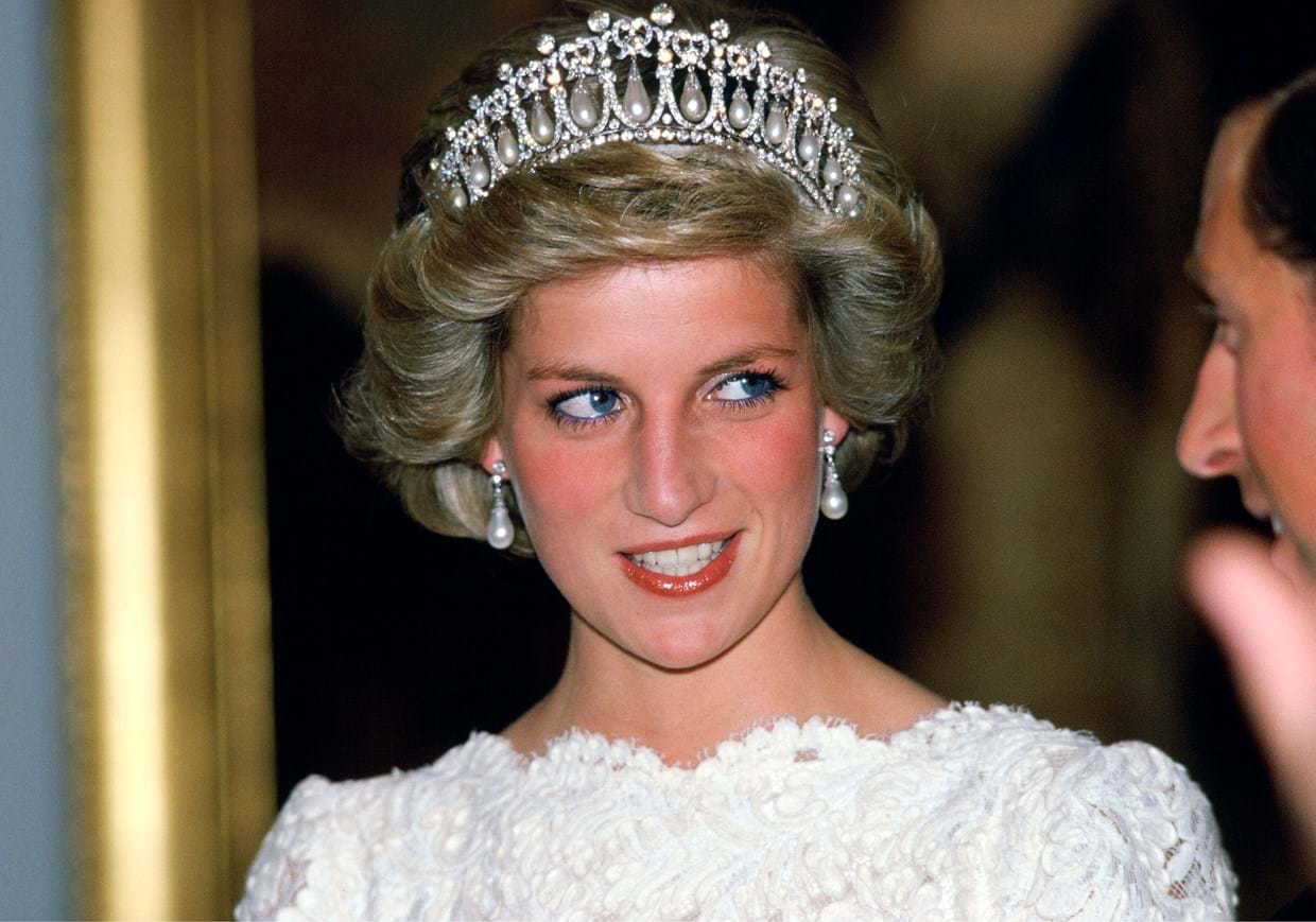 Princesa Diana durante uma visita à embaixada inglesa, 1985