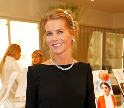 Quem é Alexandra Tolstoy, a condessa que pede para não confundirmos os russos com Putin