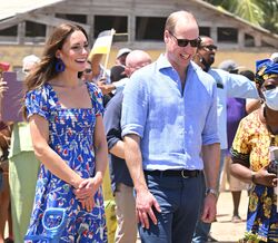 Príncipe William e Kate Middleton dançam divertidos durante visita oficial às Caraíbas
