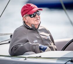 Sem regatas nem comida espanhola, como é a vida do rei Juan Carlos em Abu Dhabi?