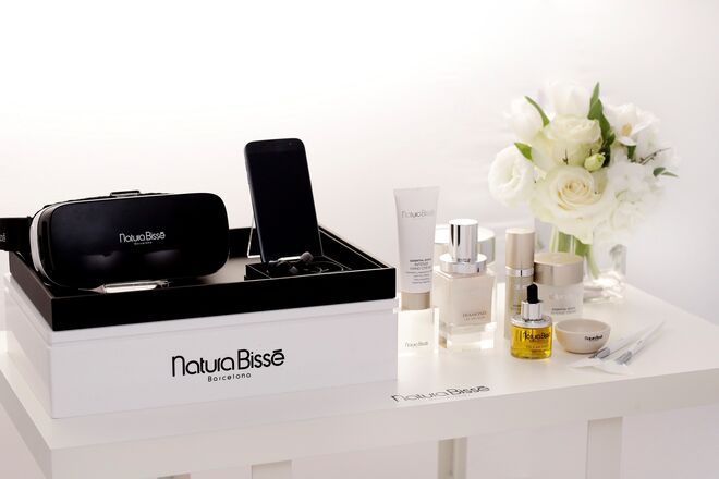 Óculos usados na experiência Mindful Touch, da Natura Bissé