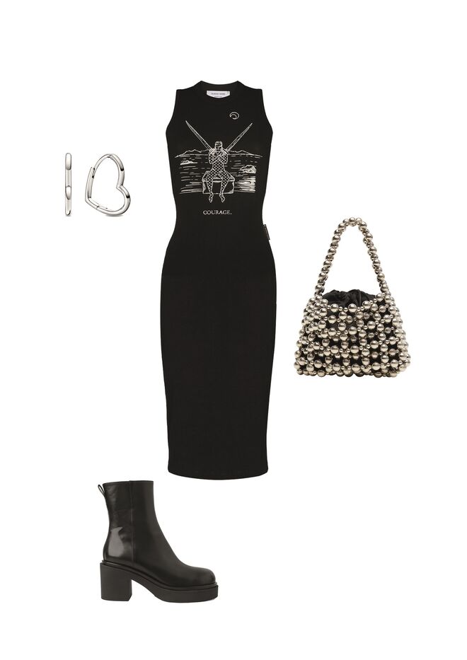 Vestido em malha, €295, Marine Serre em Farfetch.com. Carteira 
em esferas metálicas com forro em cetim, €29,99, Mango. Botas 
em pele, €250, Cos. Argolas Asymmetrical Heart em prata, €39, 
Pandora