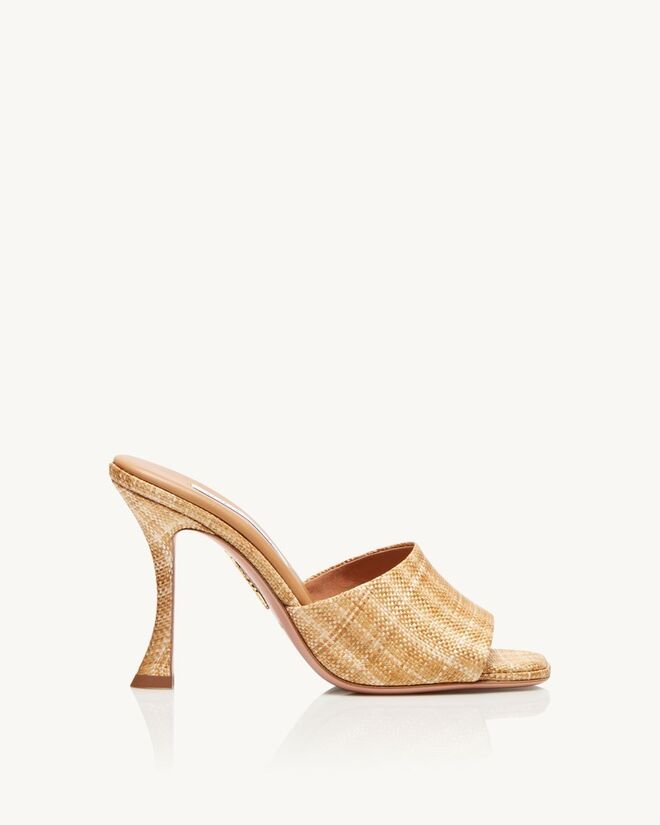 Mules Violette em pele e juta, €495, Aquazzura