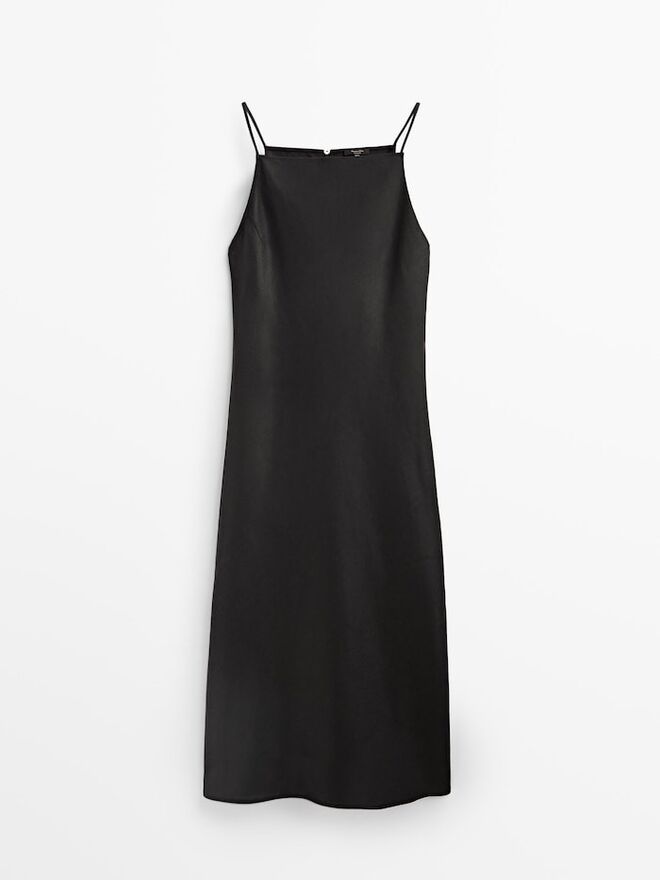 Vestido em linho, €69,95, Massimo Dutti