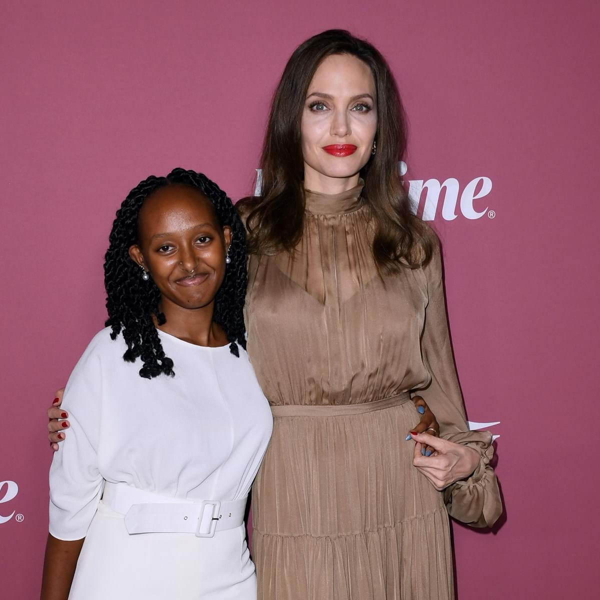Angelina Jolie em fotografia rara com o filho mais velho