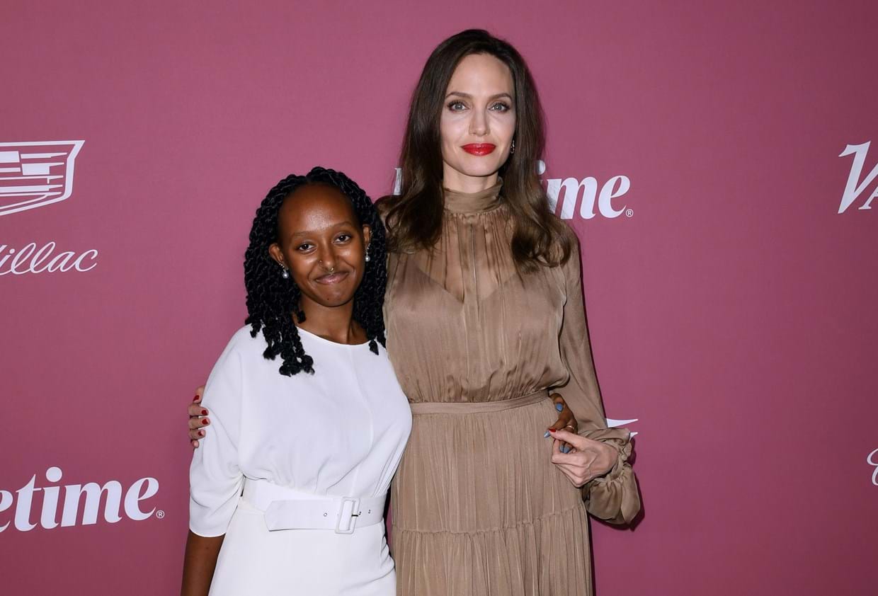 Angelina Jolie e a filha Zahara no evento da Variety 'Power of Women' em Beverly Hills, 2021
