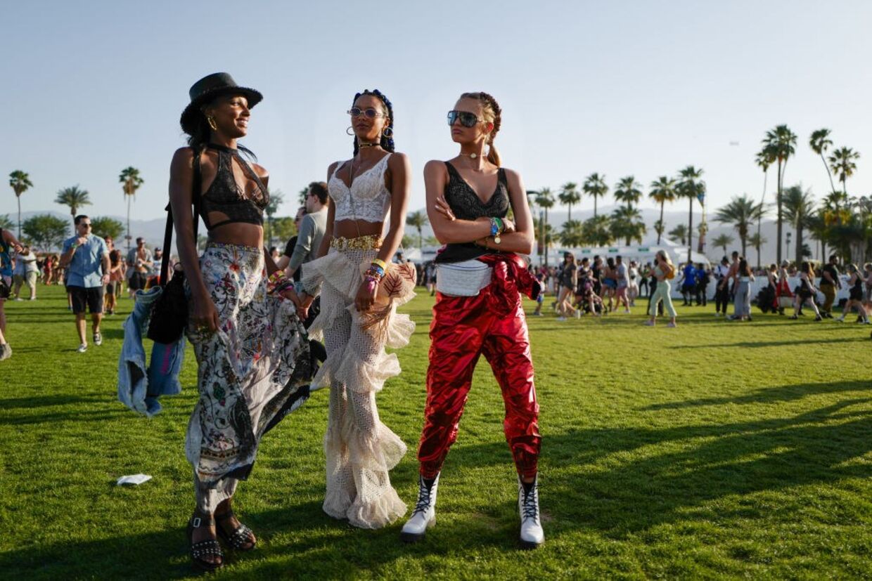 Jasmine Tookes, Lais Ribeiro e Romeo Strijd no festival Coachella em 2018, California