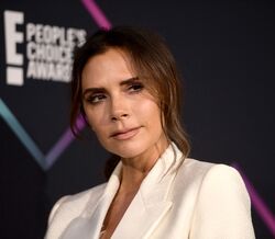 O vestido deslumbrante que Victoria Beckham usou no casamento do filho