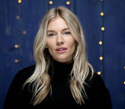 Sienna Miller fala sobre a gravidez secreta que interrompeu aos 23 anos