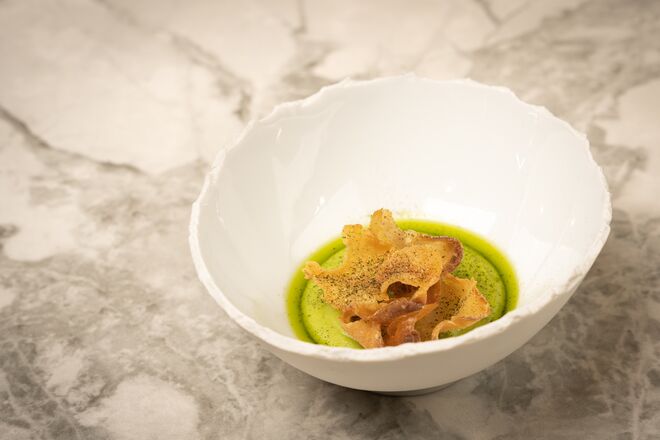 Sável Frito com puré de favas