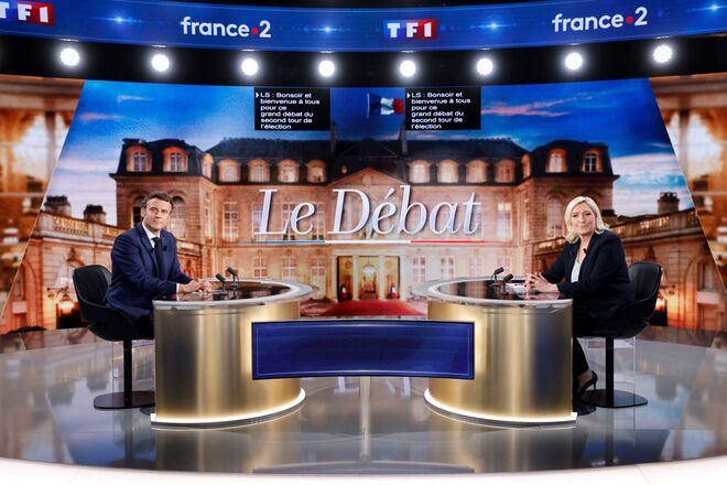 Emmanuel Macron e Marine Le Pen no debate para as eleições presidenciais que aconteceu na última quarta-feira