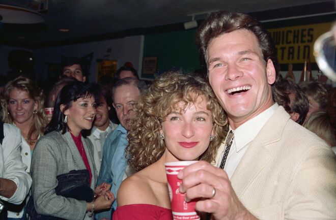 Jennifer Grey e Patrick Swayze numa festa após a visualização do filme 'Dirty Dancing', 1987