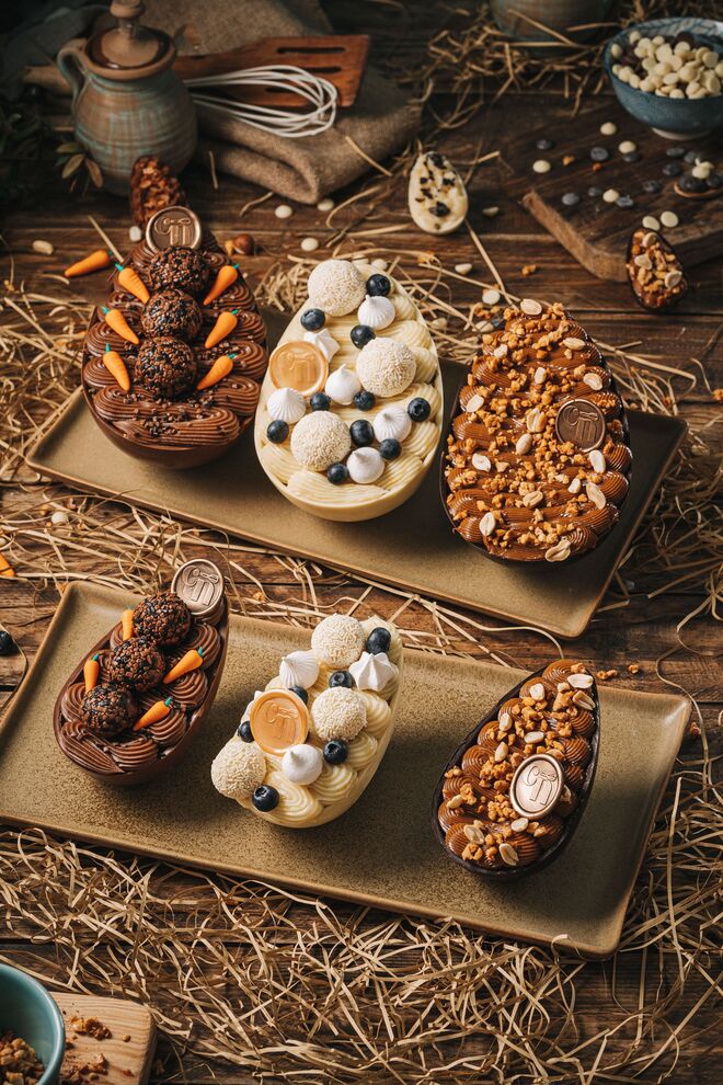 Ovo de Brigadeiro de Cenoura, Lima-Limão-Blueberry e Crocante de Amendoim. Entre €16 a €33, Claras em Neve
