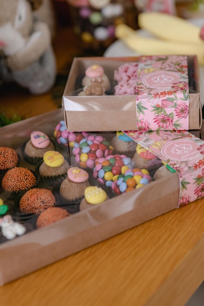 Caixa de Brigadeiros com Decorações, €9,60 (6 unidades) ou €38,40 (24 unidades), Brigadeiro Gourmet