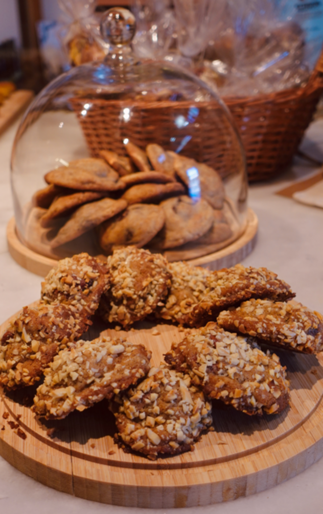 Bolachas Claustrais. Sortido de Biscoitos Diversos de Manteiga com Amêndoa, de Produção Artesanal, €16,99, Gleba 