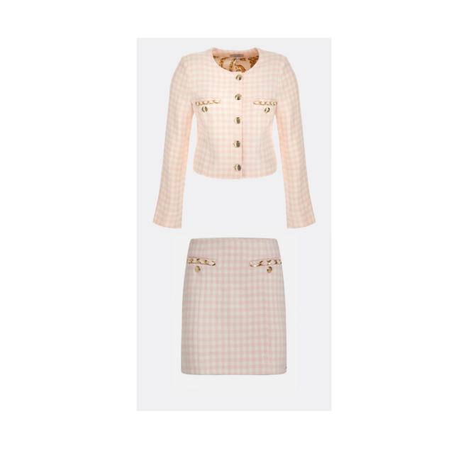 Casaco e saia em tweed, €160 e €99, Guess