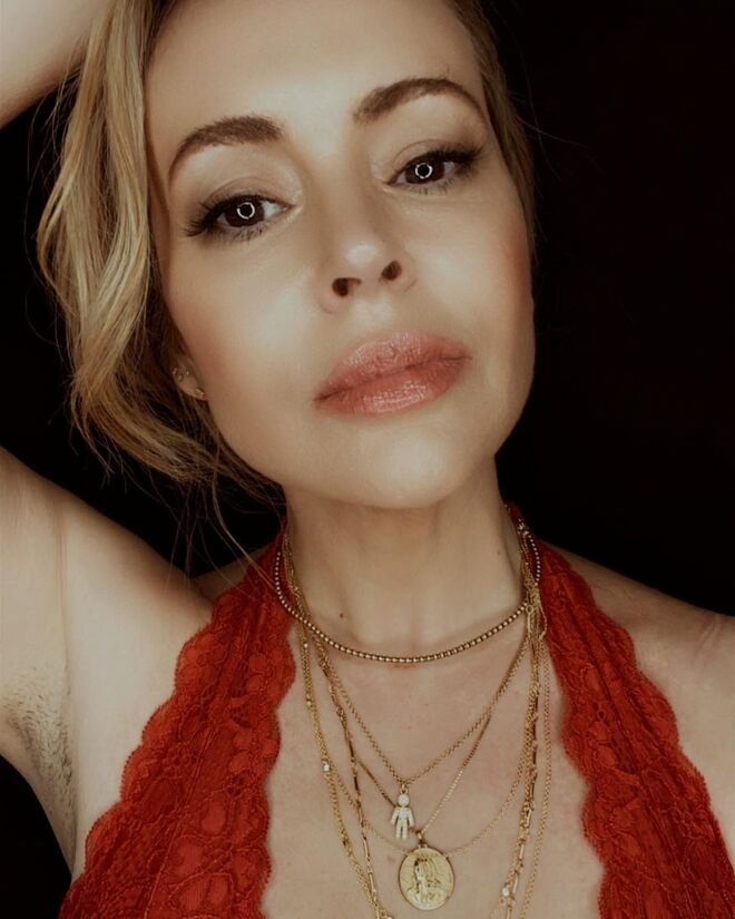 A atriz usou as redes sociais para mostrar como está a aprender a viver com os seus pelos