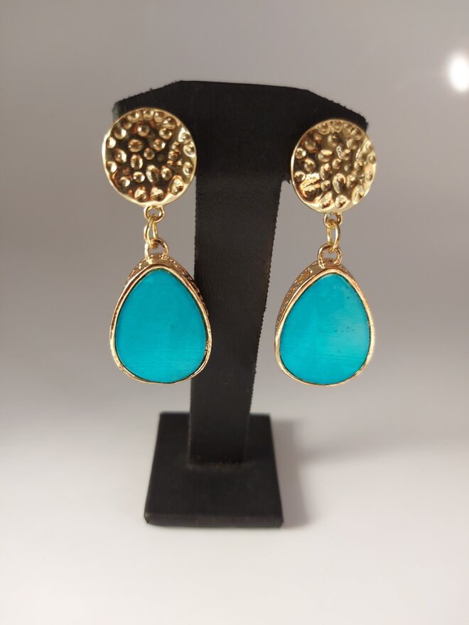 Brincos turquesa em aço, €12 , Rafi Store