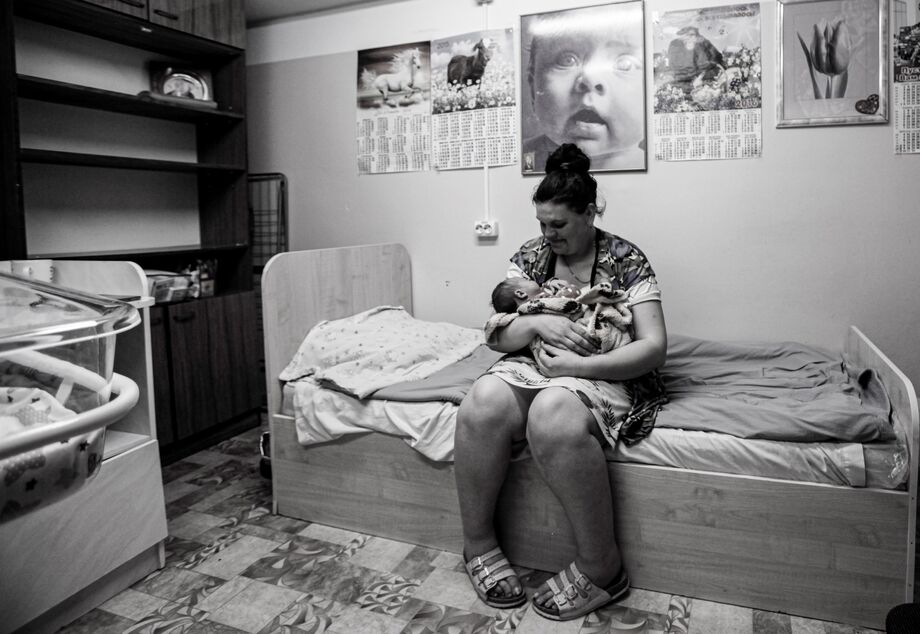 Ser mãe debaixo de terra. Descida às maternidades improvisadas da Ucrânia