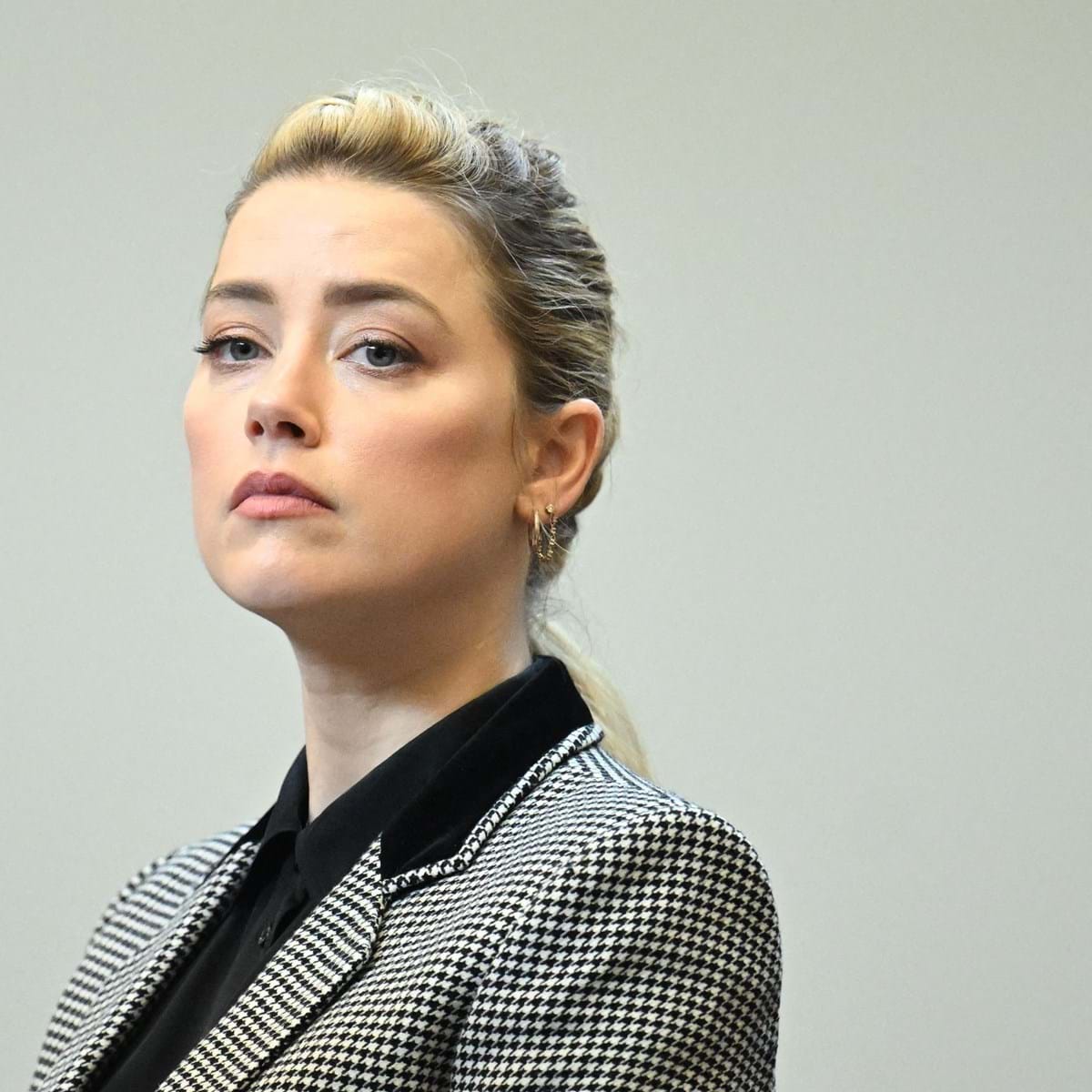 Amber Heard diz que julgamento é o fato mais doloroso de sua