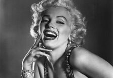 Criador de vestido de Marilyn contra look de Kim Kardashian. 'Ninguém mais deveria ser visto naquele vestido'