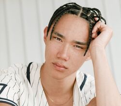 Marcelo Zhang, o rapaz de Lisboa. "Não é comum ver um asiático com tranças"