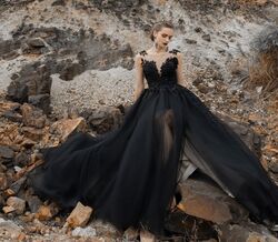 Vestidos de noiva pretos, a nova tendência de casamento para quebrar a tradição