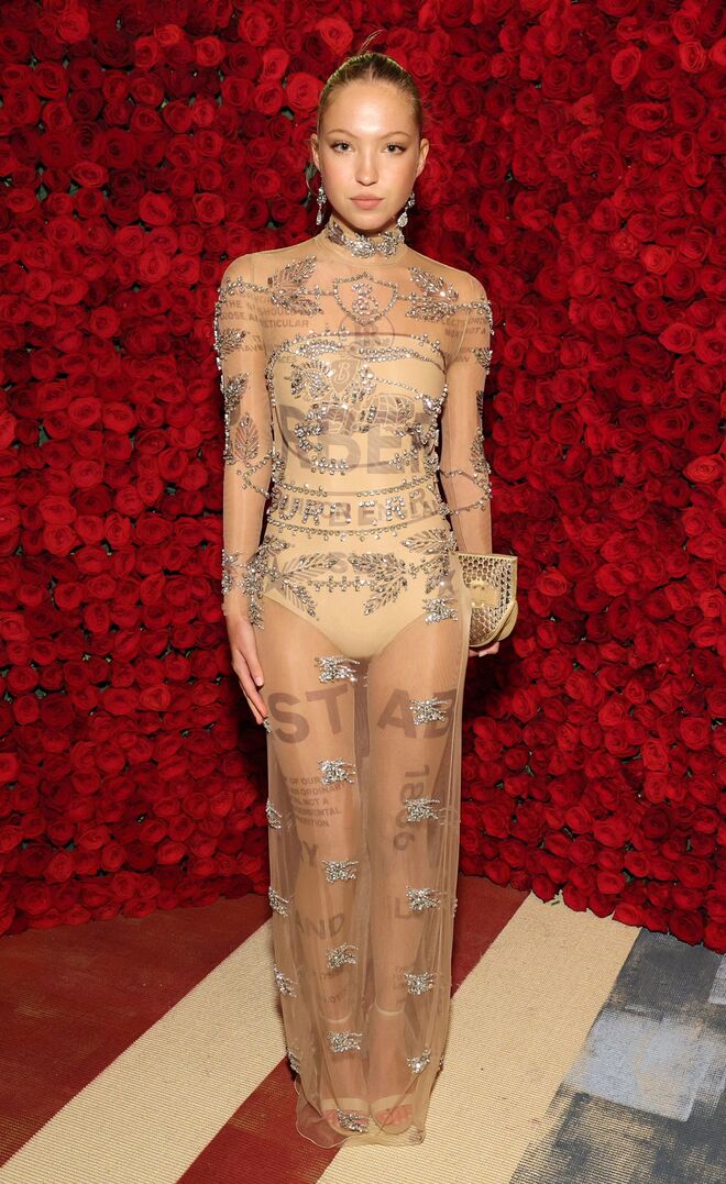 Lila Grace Moss em Burberry