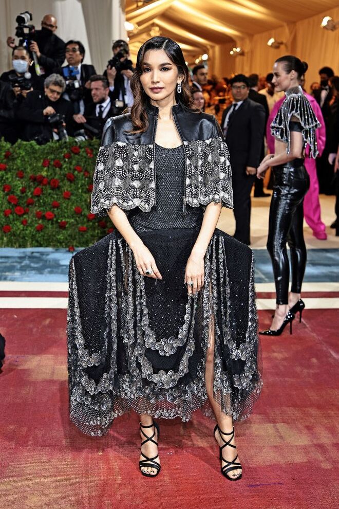 Gemma Chan em Louis Vuitton