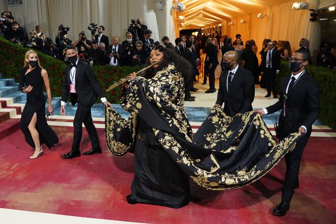 Lizzo em Thom Browne