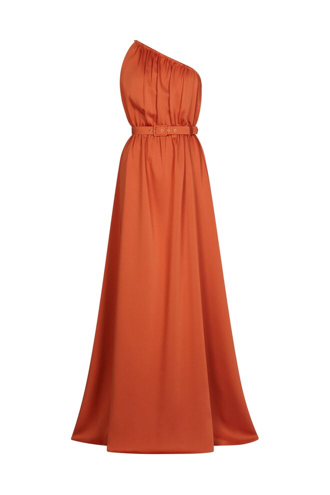 Vestido com capa em chiffon, €1530, Diogo Miranda