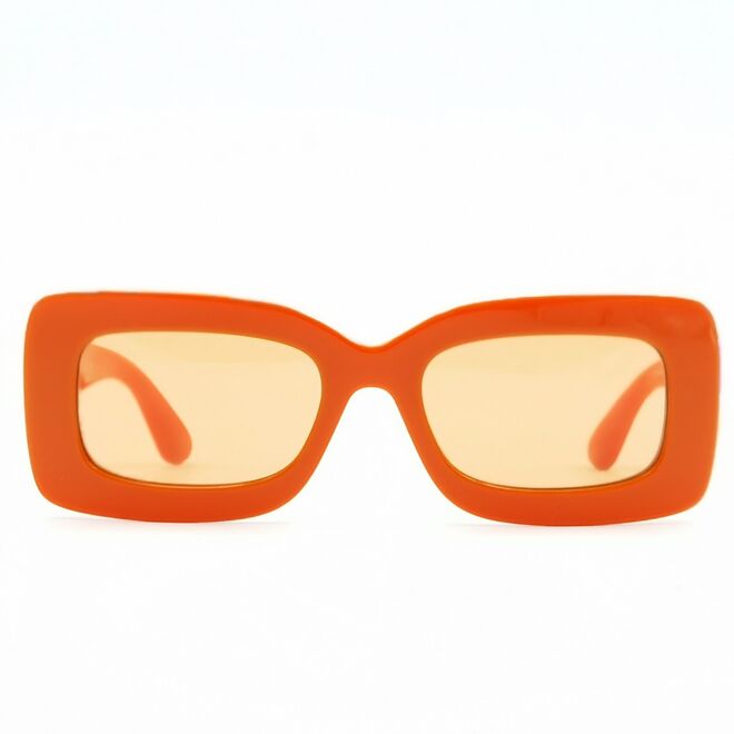 Óculos de sol,  €220, Burberry na Óptica Boavista